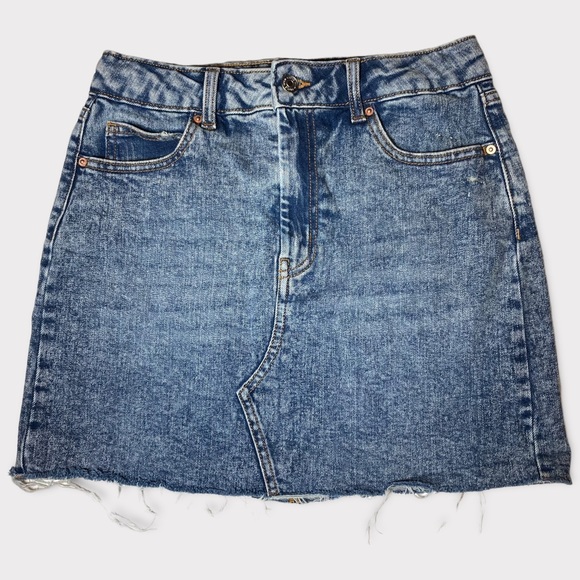 Wild Fable Distressed Raw Hemline Denim Mini Skirt Size 6 - Picture 2 of 15